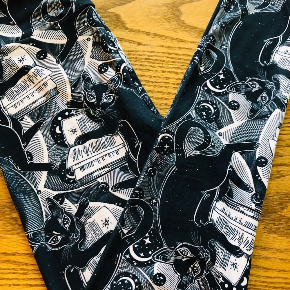 Lularoe Cat Reading Spell Book Leggings